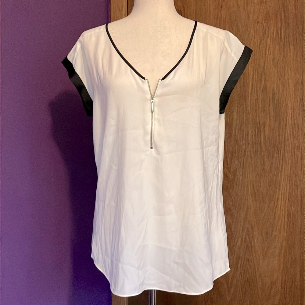 Express Half Zip Satin V-Neck Short Cuff Sleeve Gramercy Tee